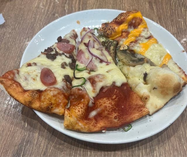 シェーキーズ ららぽーとTOKYO-BAY店 - サブ画像1