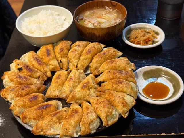 餃子 照井 東口店 - サブ画像3