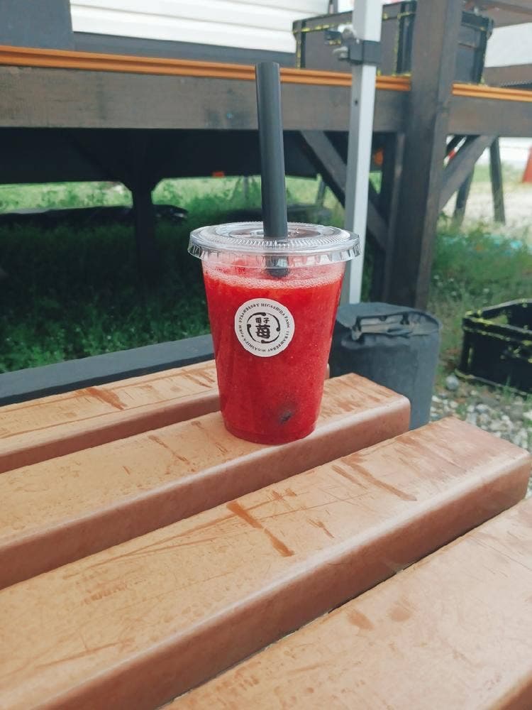 HIGASHIDA FARM STRAWBERRY