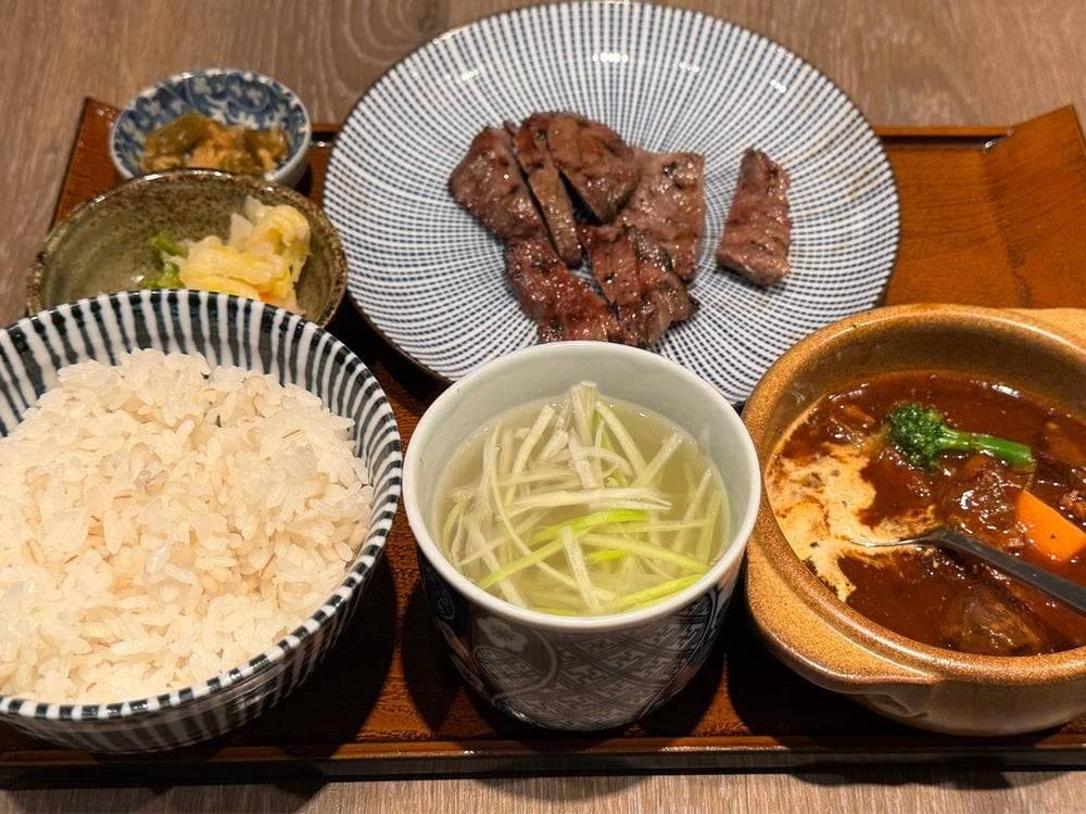 炭焼牛たん東山 ekie広島店