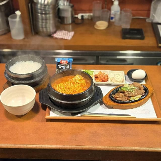 韓国純豆腐火鍋 まん馬本店 - サブ画像2