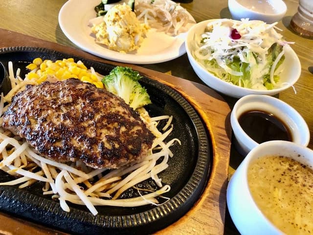 ステーキ&ハンバーグ グリル百福 伊勢店 - サブ画像3