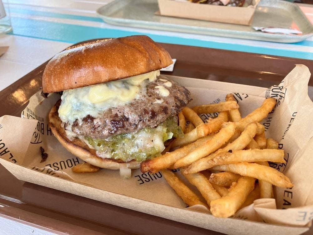 THE BEACH BURGER HOUSE