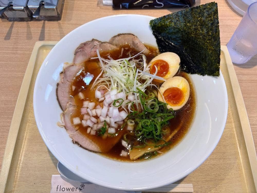 濃厚しょうゆラーメン フラワー