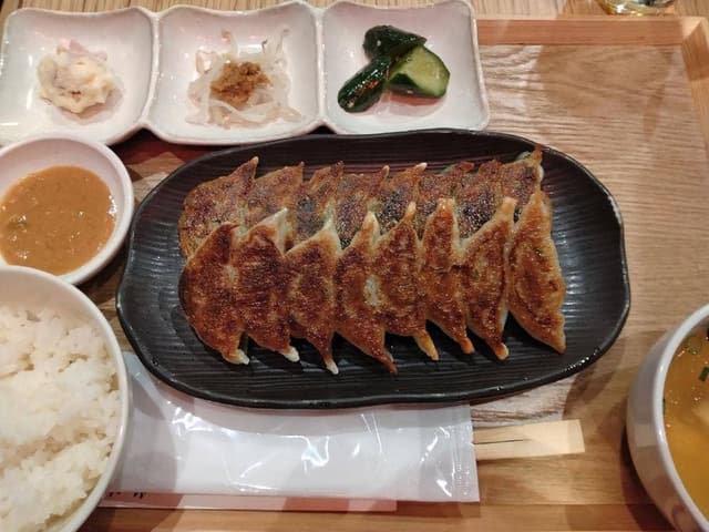 餃子歩兵 新宿小田急エース店 - サブ画像1