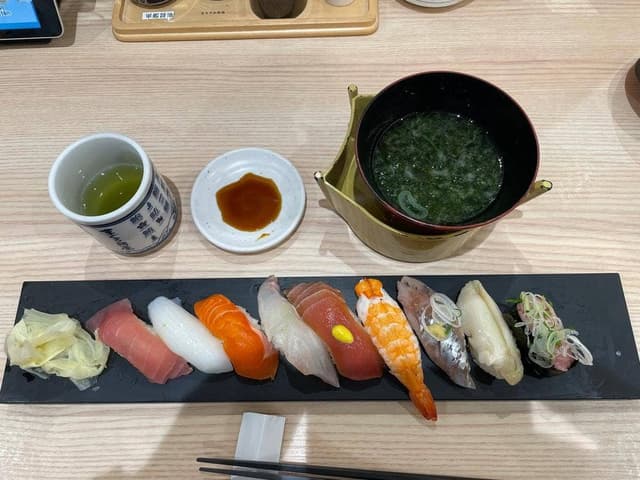 廻転寿司まぐろ問屋 新横浜ぐるめストリート店 - サブ画像1