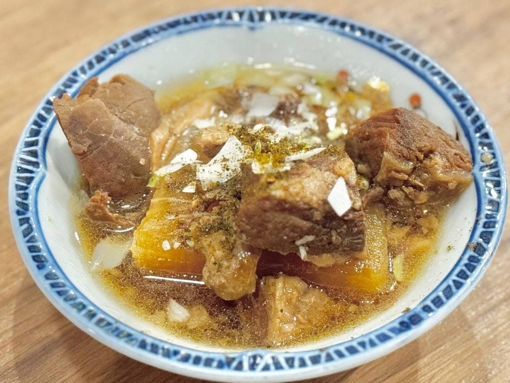 すじ煮込みと魚の大衆炉端 頂屋