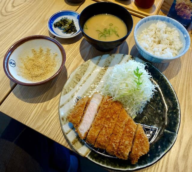 名代とんかつ かつくら あべのハルカスダイニング店 - サブ画像1