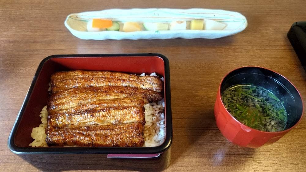 うな正