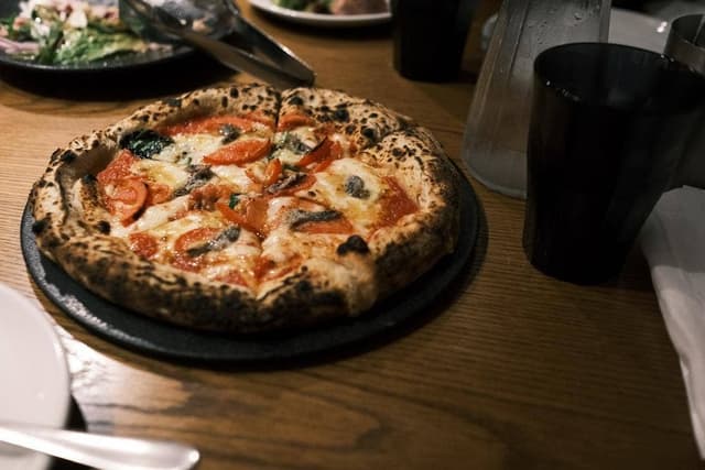 NOT A PIZZA - サブ画像1