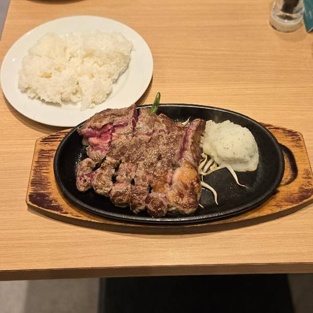 ステーキファイブと寿司六 大阪駅前第3ビル店 - サブ画像1