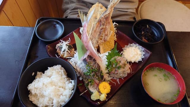 魚問屋食堂さかなやくろ 幸町店 - サブ画像1
