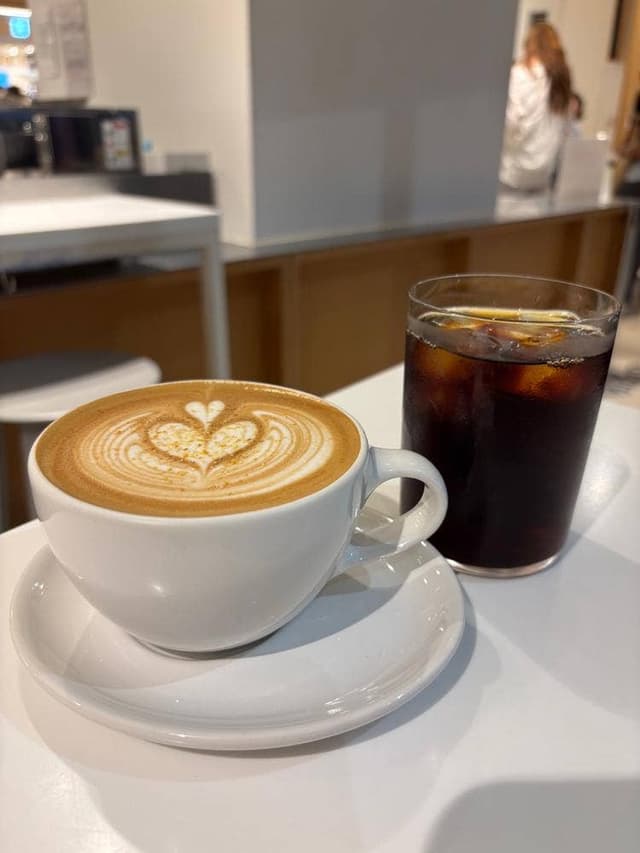 BLUE BOTTLE COFFEE 新宿カフェ - サブ画像1