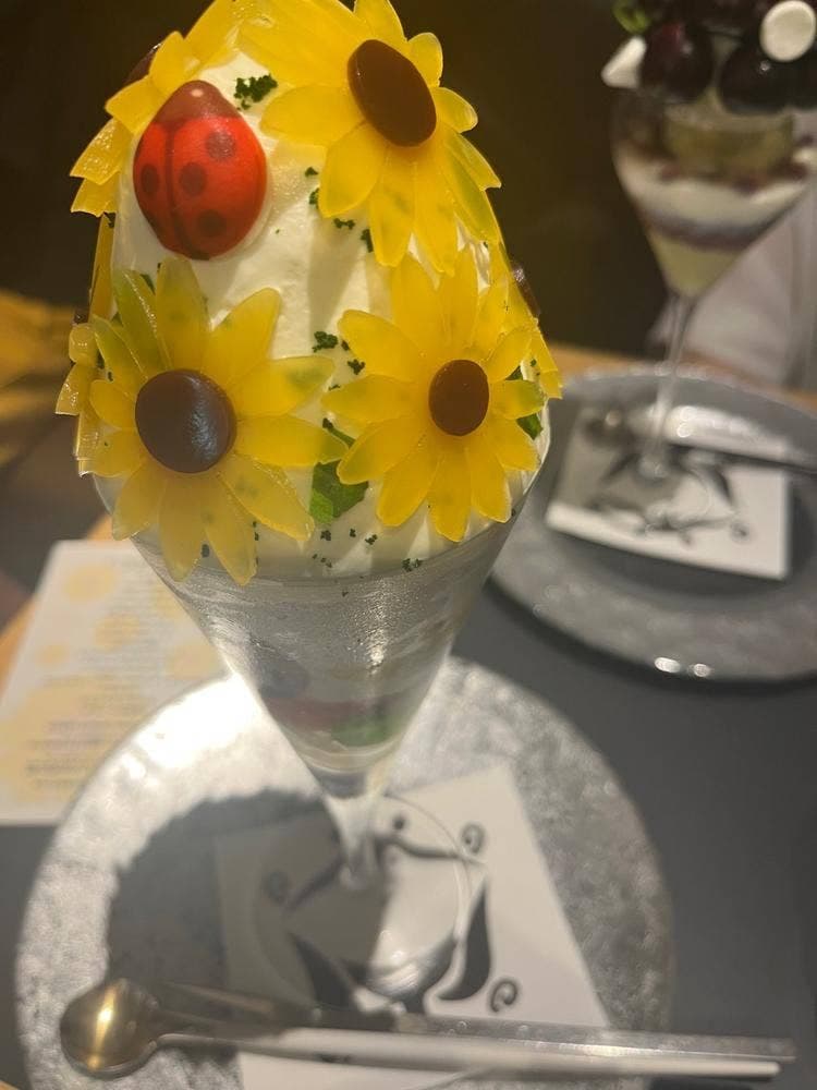 夜パフェ専門店 モモブクロ