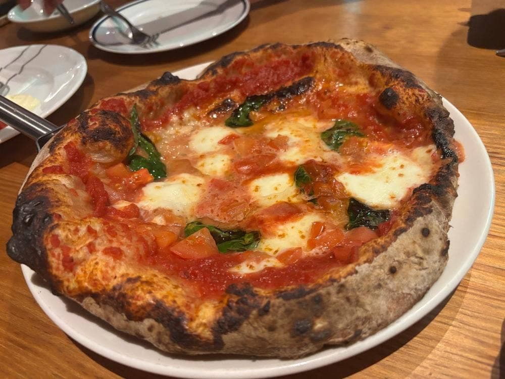 Pizza restaurant NOOM 心斎橋店