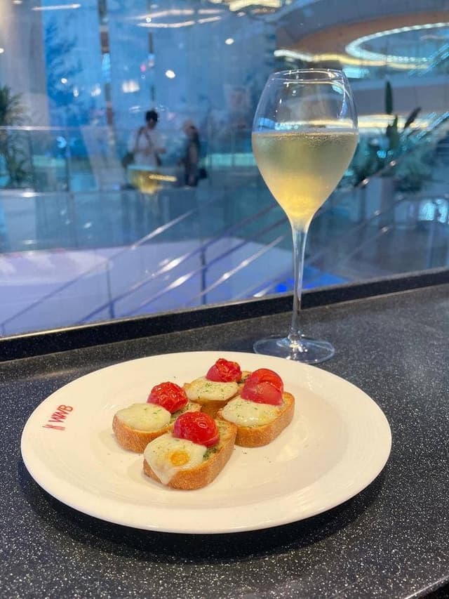 World Wine Bar by Pieroth 羽田空港店 - サブ画像2