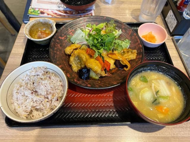 大戸屋ごはん処 新宿西口大ガード店 - サブ画像1