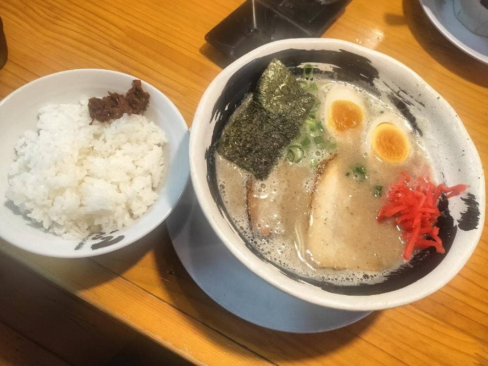 濃厚煮干とんこつラーメン 寝屋川 石田てっぺい