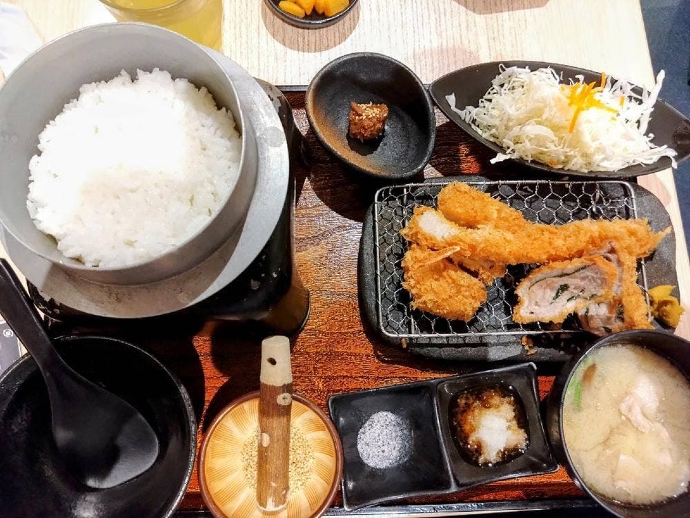 鹿児島 黒かつ亭 博多店