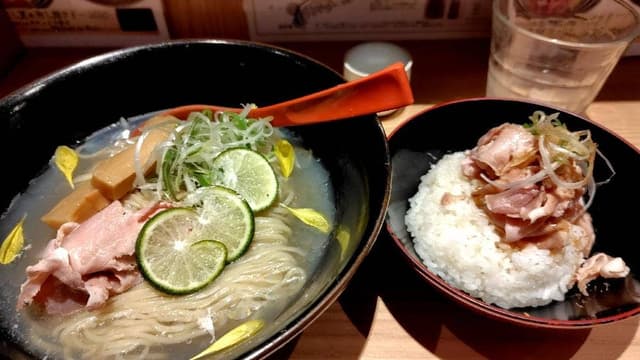 焼きあご塩らー麺 たかはし アトレ川崎店 - サブ画像2