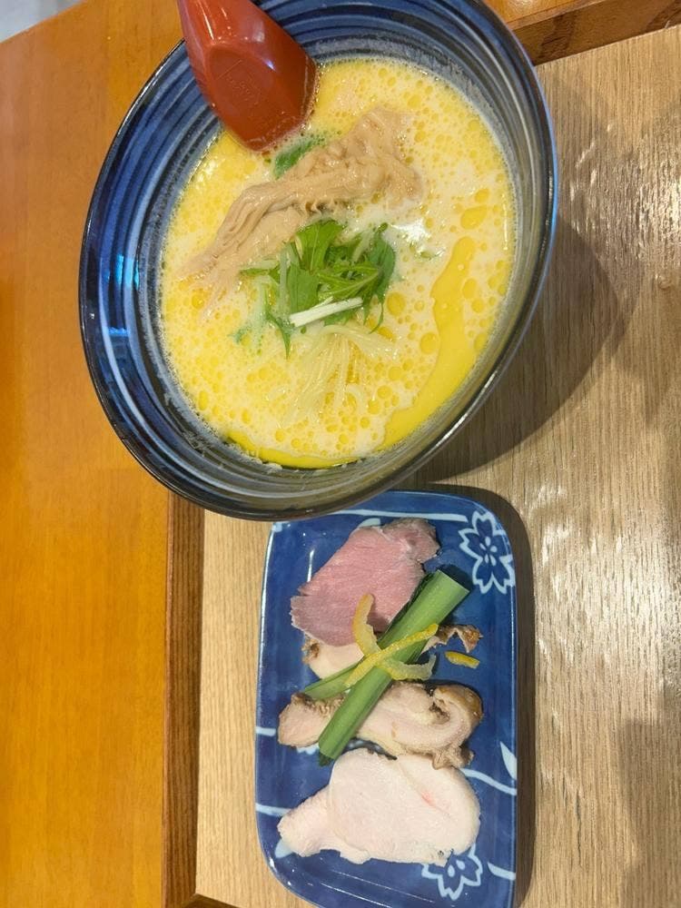 濃厚鶏白湯らーめん 麺や 柚葉