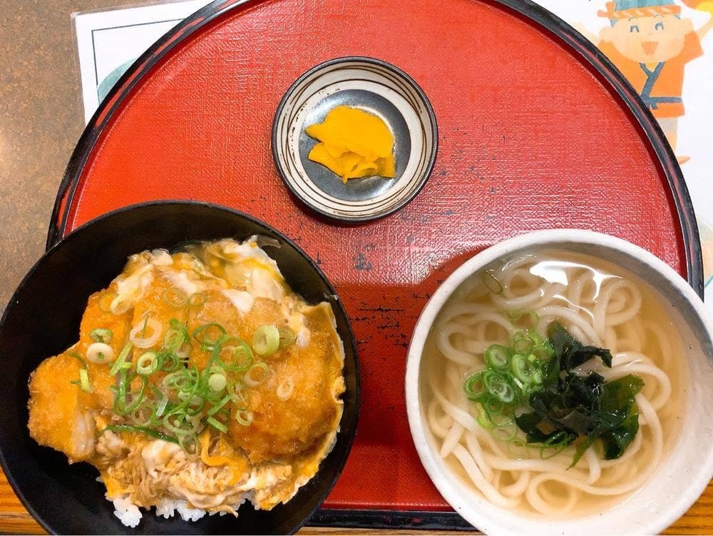 寿し・うどん・和風料理 金比羅亭 日田IC店