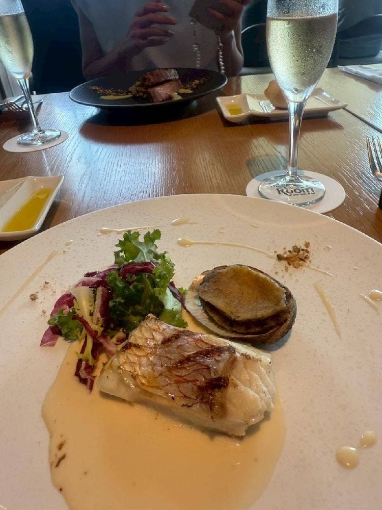 The Living Room with SKY BAR