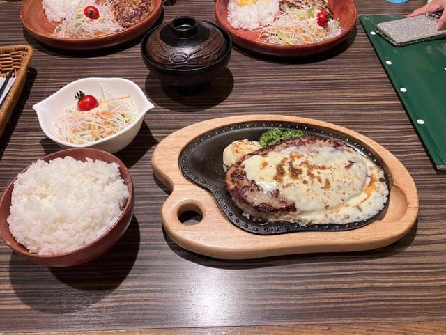 びっくりドンキー 周陽店 - サブ画像1