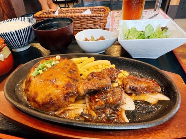 ステーキ&ハンバーグ 前田亭 加須店 - サブ画像1