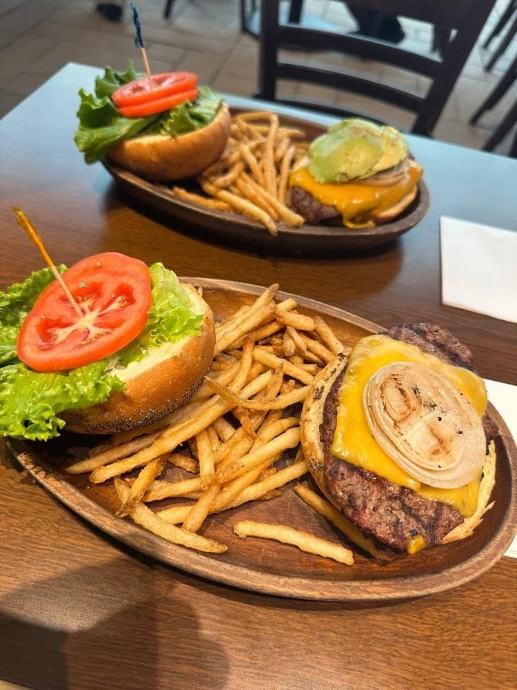 KUA`AINA 丸ビル店