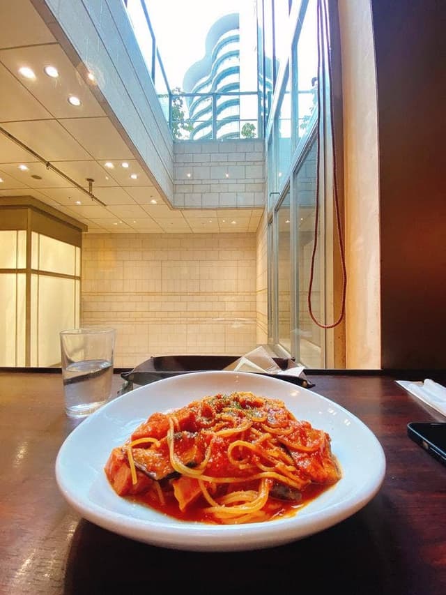 カフェ&ブックス ビブリオテーク 天神店 - サブ画像2