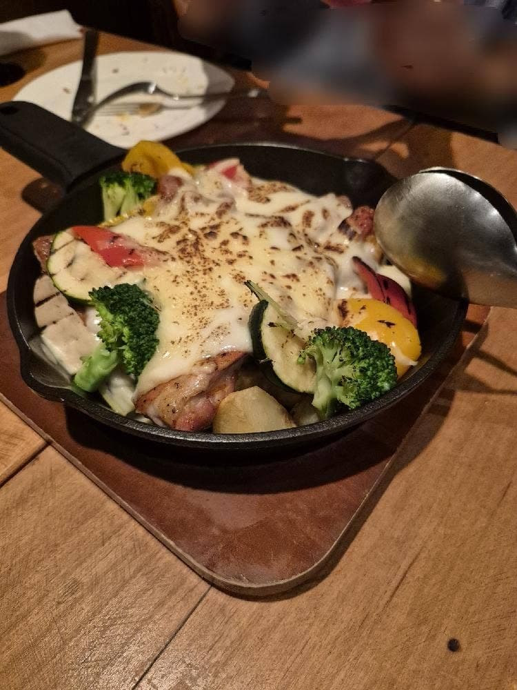 チーズとワインのお店 DEN HIBIYA
