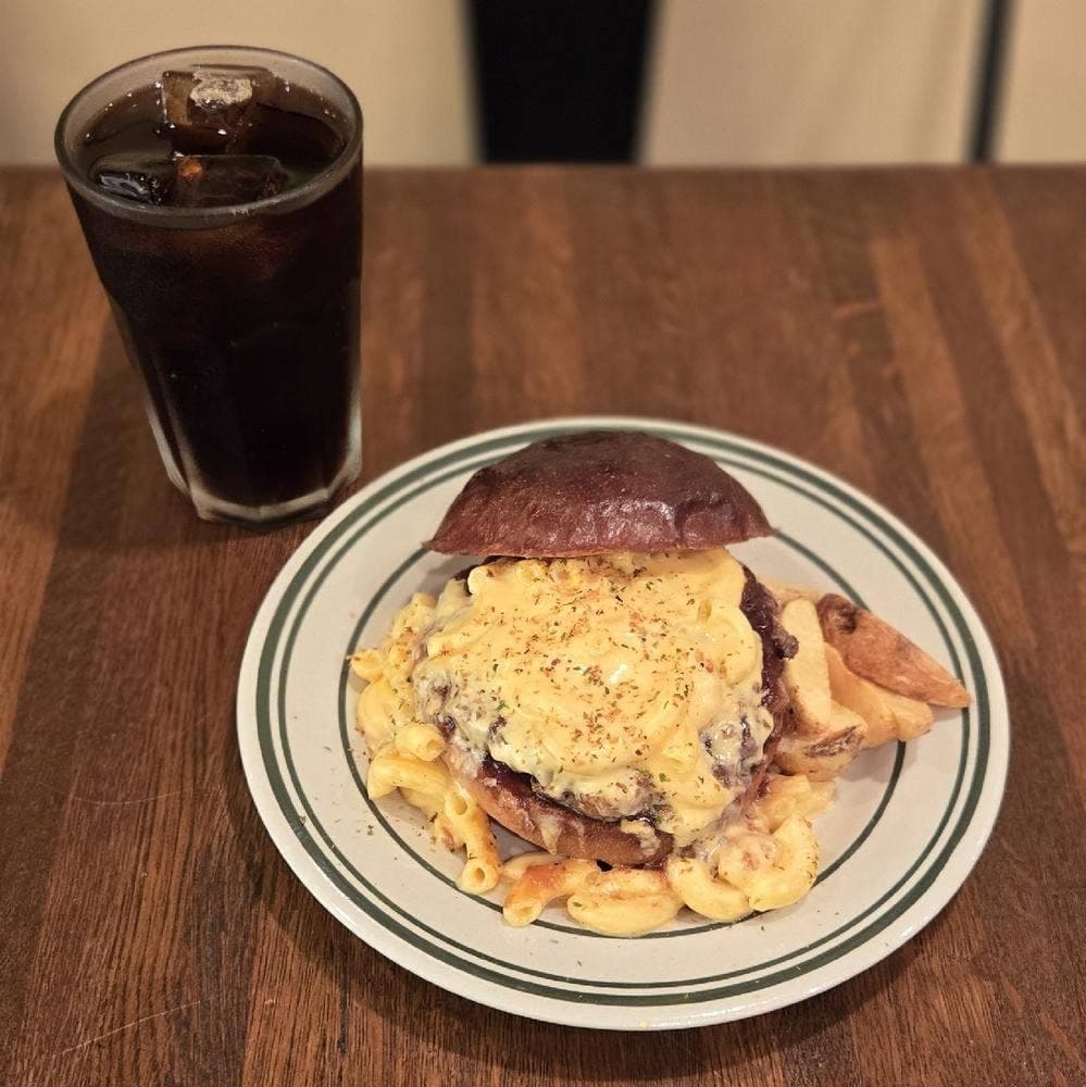 THE MUNCHIES BURGER WORKS.