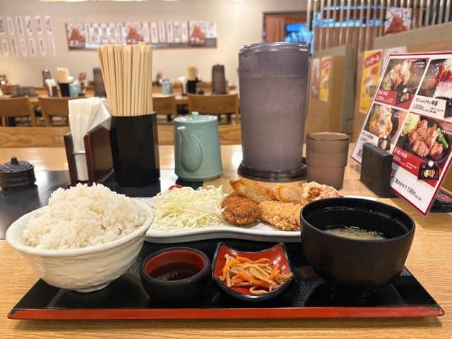 とり酒場 博多華善 新宿三井ビル店 - サブ画像1