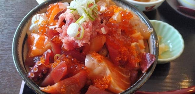 寿司と天麩羅 ひかり屋 - サブ画像1