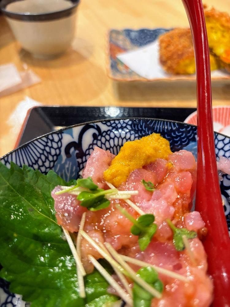ぶっかけ海鮮丼の店 魚屋の台所 別邸