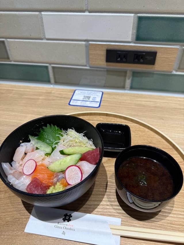 海鮮丼 銀座おのでら 羽田空港第一ターミナル店 - サブ画像1