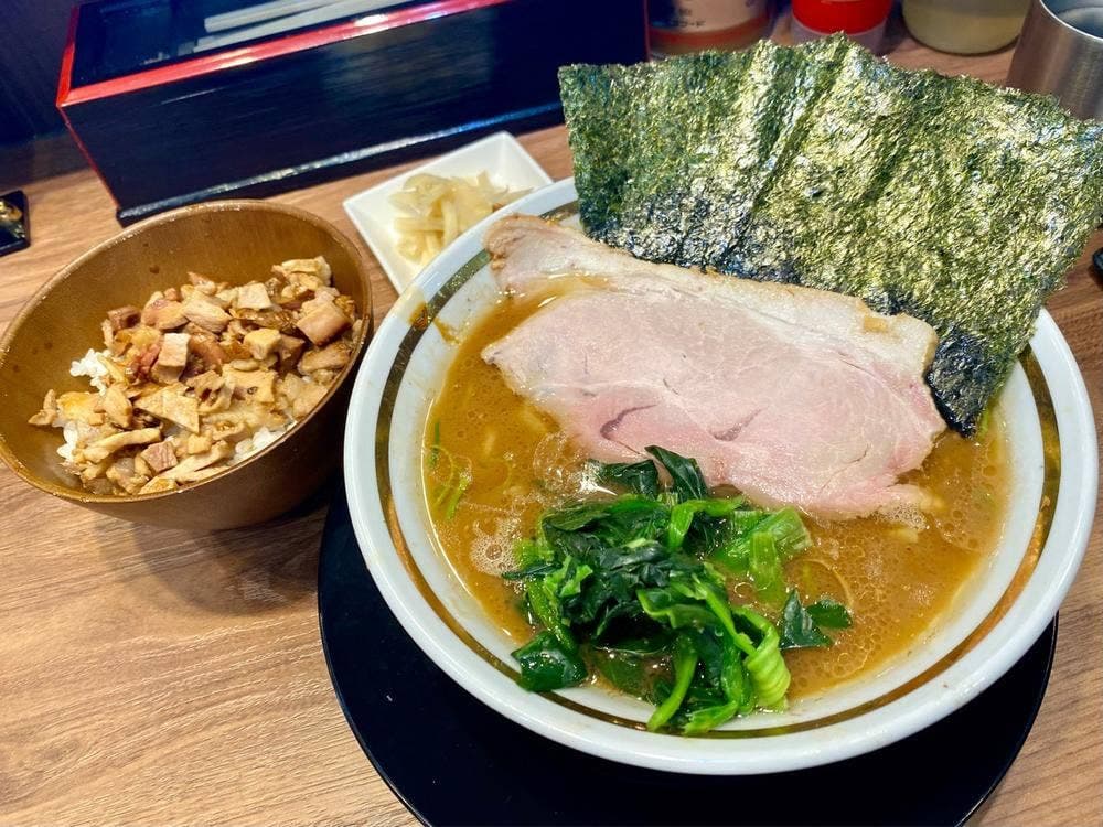 家系ラーメン 王道家直伝 との丸家 石岡店