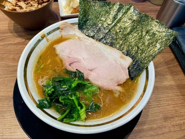 家系ラーメン 王道家直伝 との丸家 石岡店 - サブ画像1