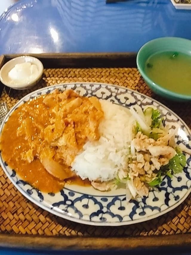 タイ料理＆パクチー酒場 居空間 - サブ画像1