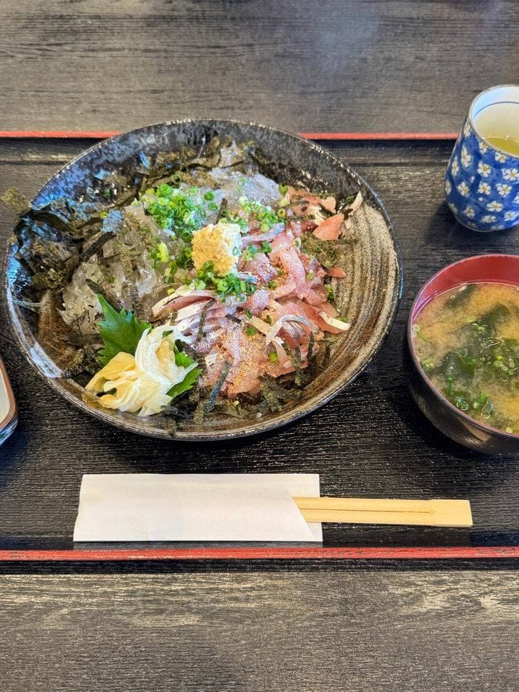 勇しげ