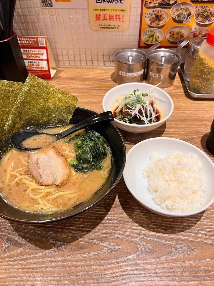 横浜家系ラーメン 銀家 川崎銀柳街店