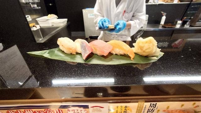 立喰寿し 平四郎 小倉駅新幹線改札内店 - サブ画像1