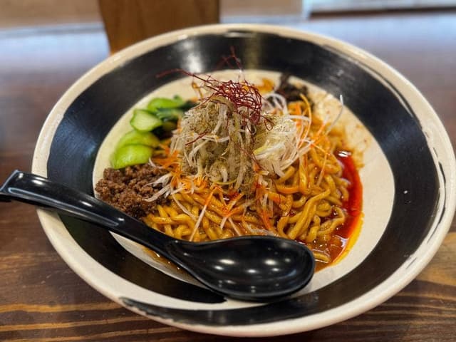 四川担々麺 赤い鯨 - サブ画像1