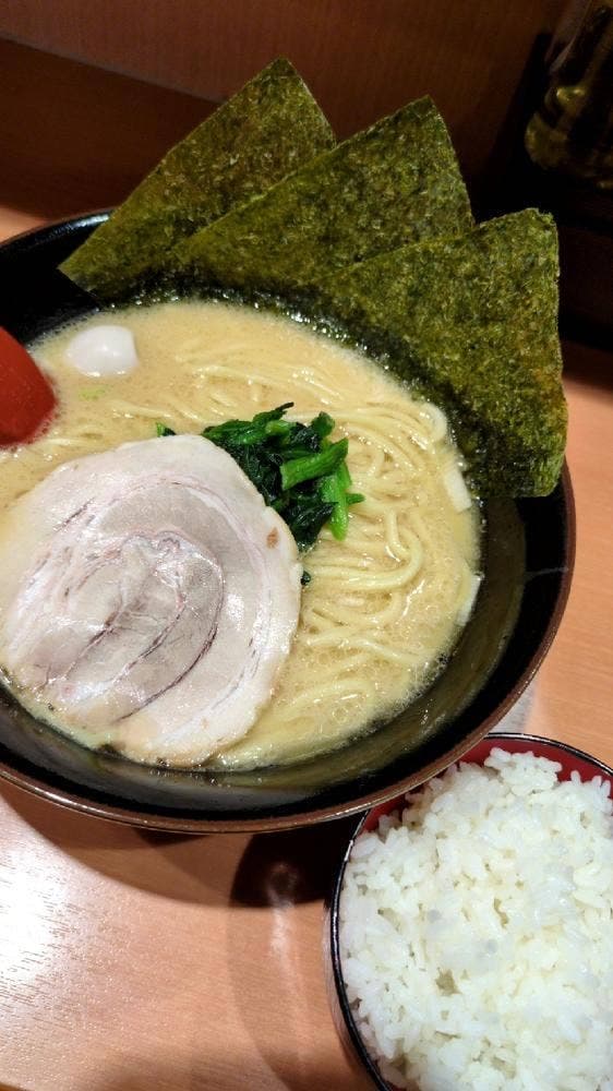 横浜家系ラーメン赤家 梅島店