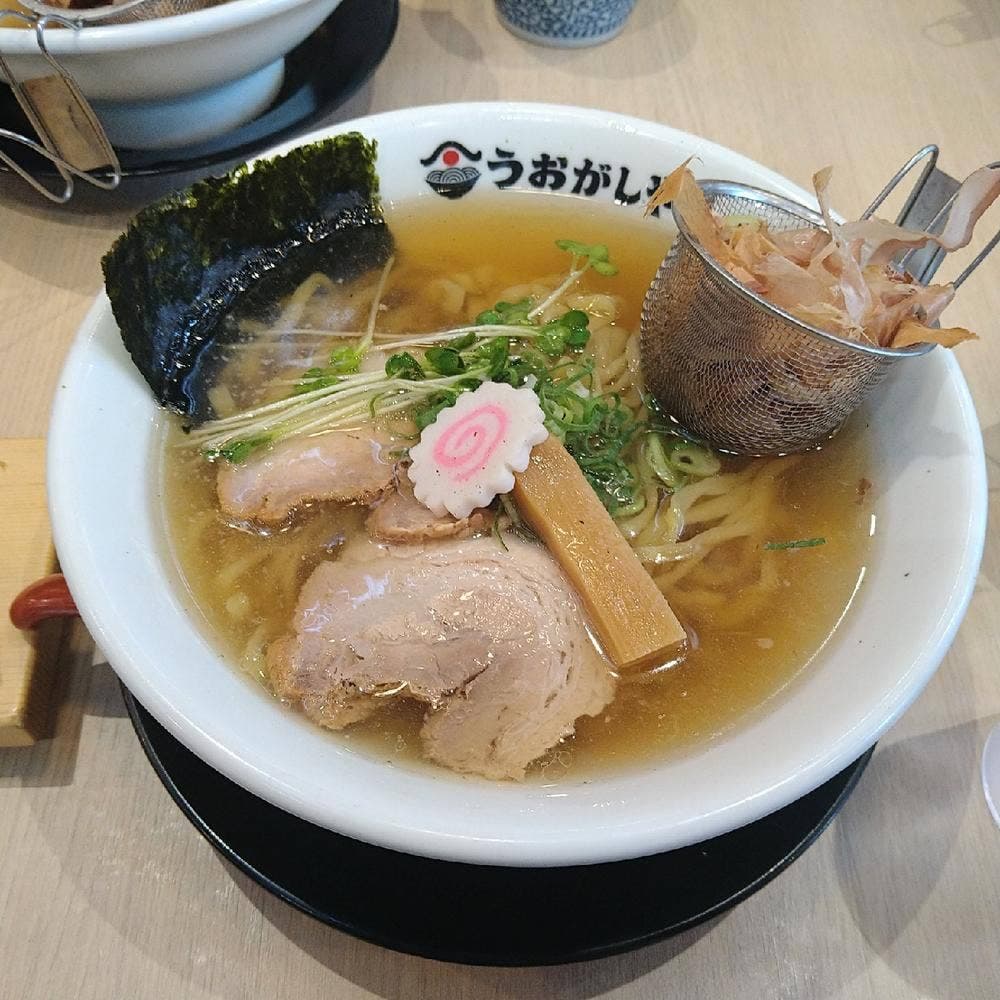 鮨とラーメン うおがしや みなとみらい一番街