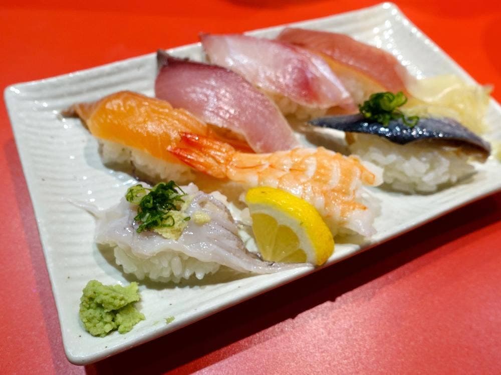 まわらない回転寿司 きんが