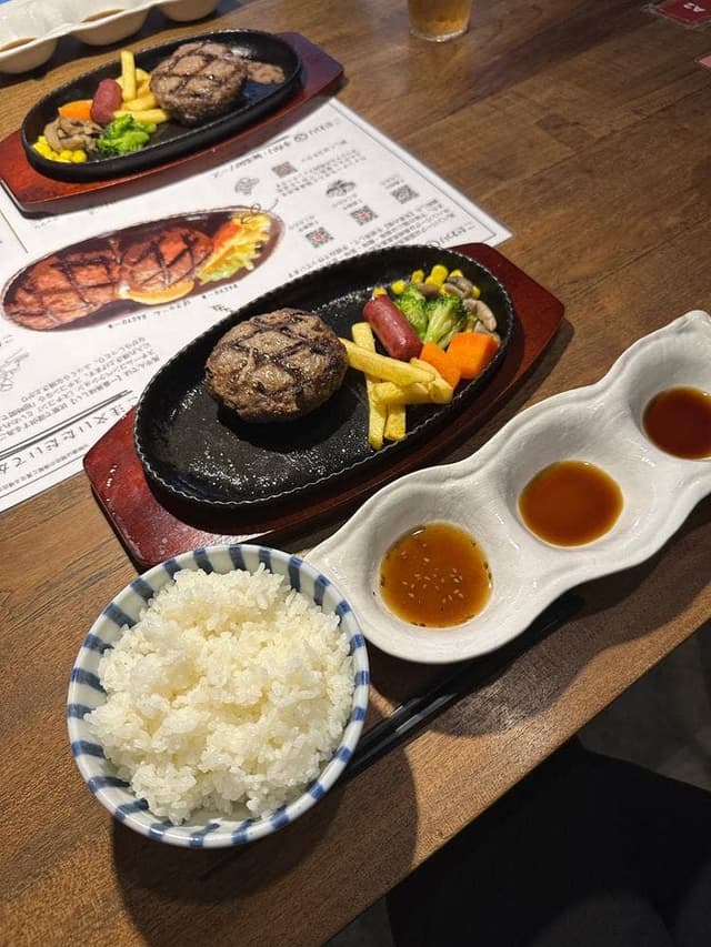 炭火焼肉とハンバーグの店 馬牛ん - サブ画像1