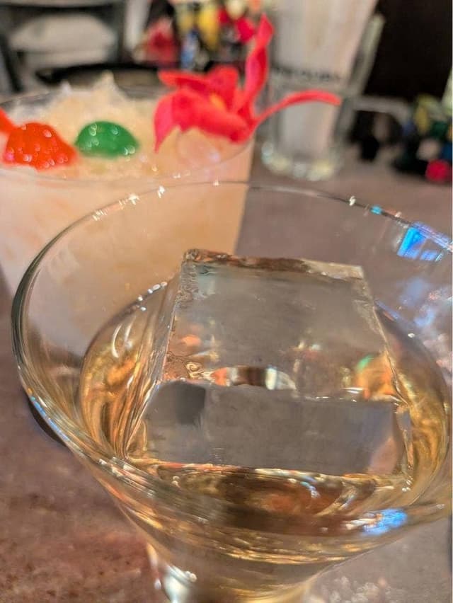 Saloon - サブ画像1