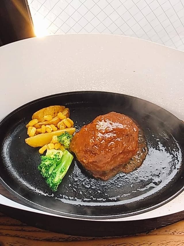 ステーキみたいなハンバーグ 練馬 - サブ画像3